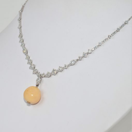 Cassis natural pearl necklace