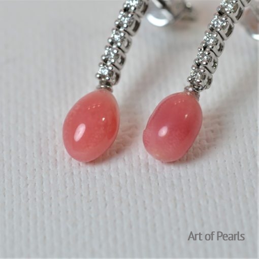 Conch natural pearls pair