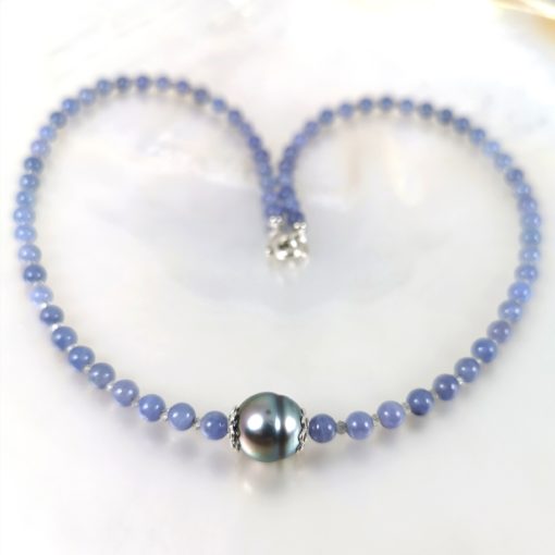 Tahitian pearl necklace with stones