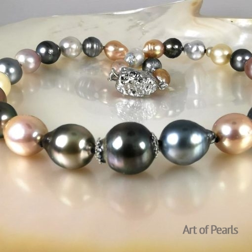 Perles multicolores baroques collier