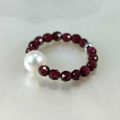 precious stones ring with pearl