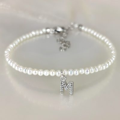 perles blanches bracelet initiale M
