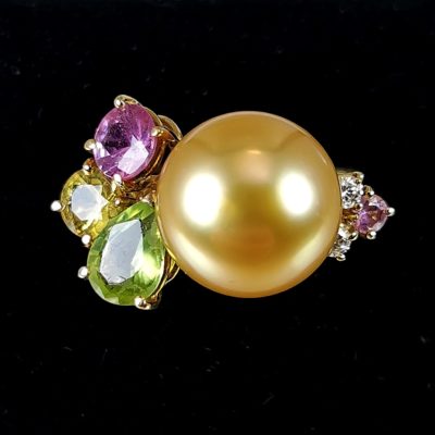 SSP Gold ring with precious stones