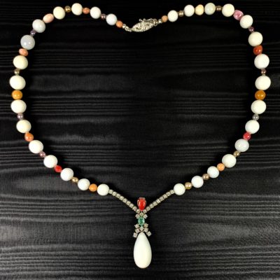 collier perles naturelles OG18K pierres précieuses