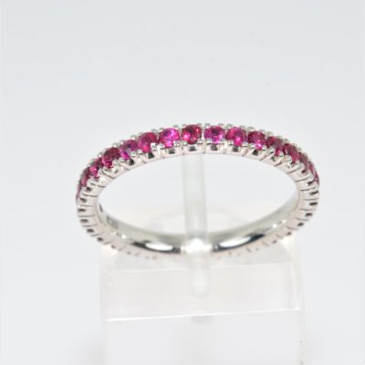 bague eternity or blanc 18k rubis