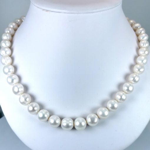 Freshwater pearls strand