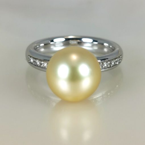 18k white gold ring with diamonds and southsea pearl