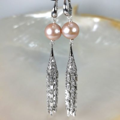 longue paire de boucles d'oreilles perles rondes