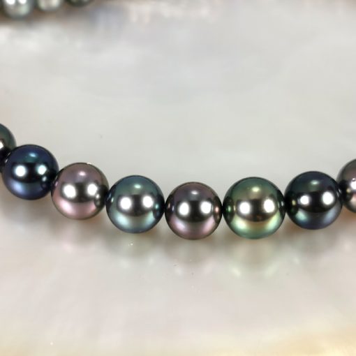 exceptional natural colors Tahiti pearls strand