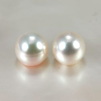 Akoya cultured pearls round 7x7.5mm
