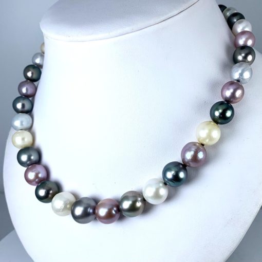 rang de perles de culture couleurs naturelles
