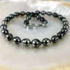 rang de perles noires rainbow de Tahiti