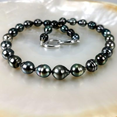 rang de perles noires rainbow de Tahiti