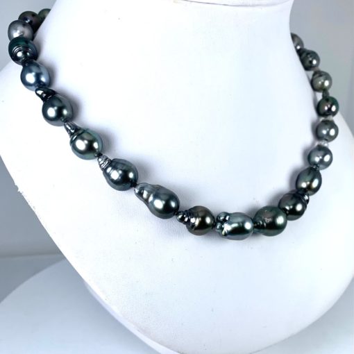 rang de perles noires baroques de Tahiti