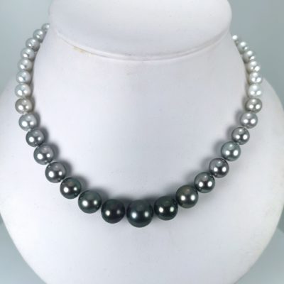collier en chute dégradé de couleurs naturelles perles japonaises et de Tahiti