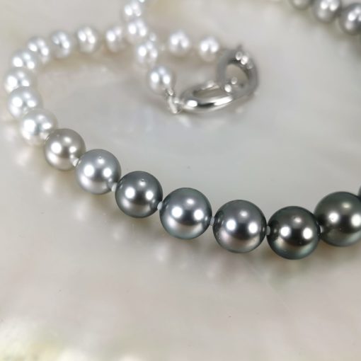 Pearl graduation colors necklace