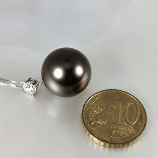 Tahiti pearl necklace 18K with diamonds