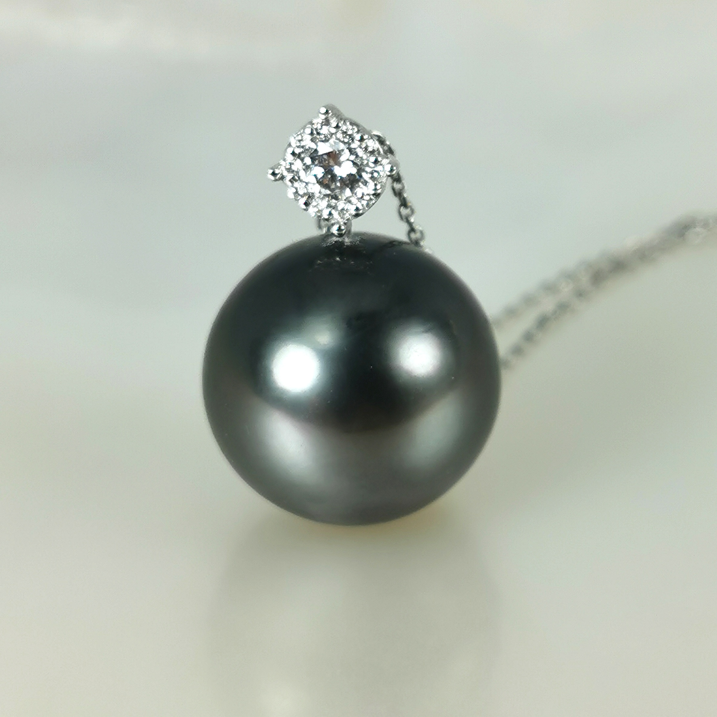 Big Tahiti cultured pearl round 15mm necklace WG18K diamonds