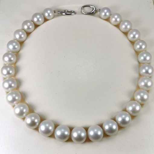 Southsea cultured pearls big choker 14 by 15.5 mm with 925S. clasp