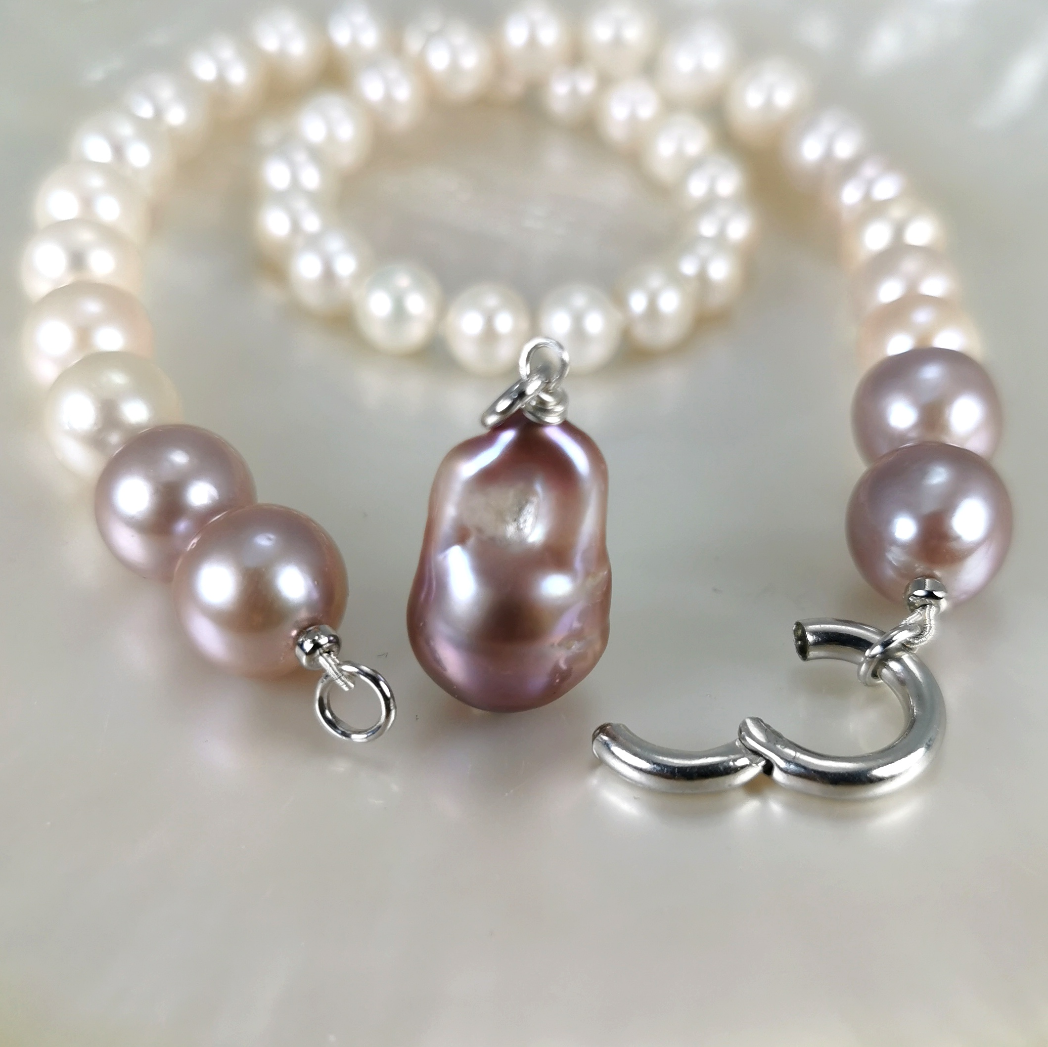 collier de perles avec pendentif détachable