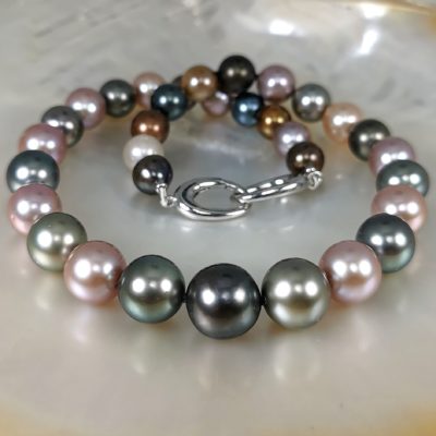 Magnifique collier Rainbow de perles de culture de Tahiti et eau douce rondes